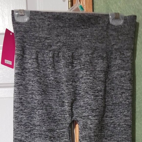 Super soft cropped leggings. - Picture 2 of 2